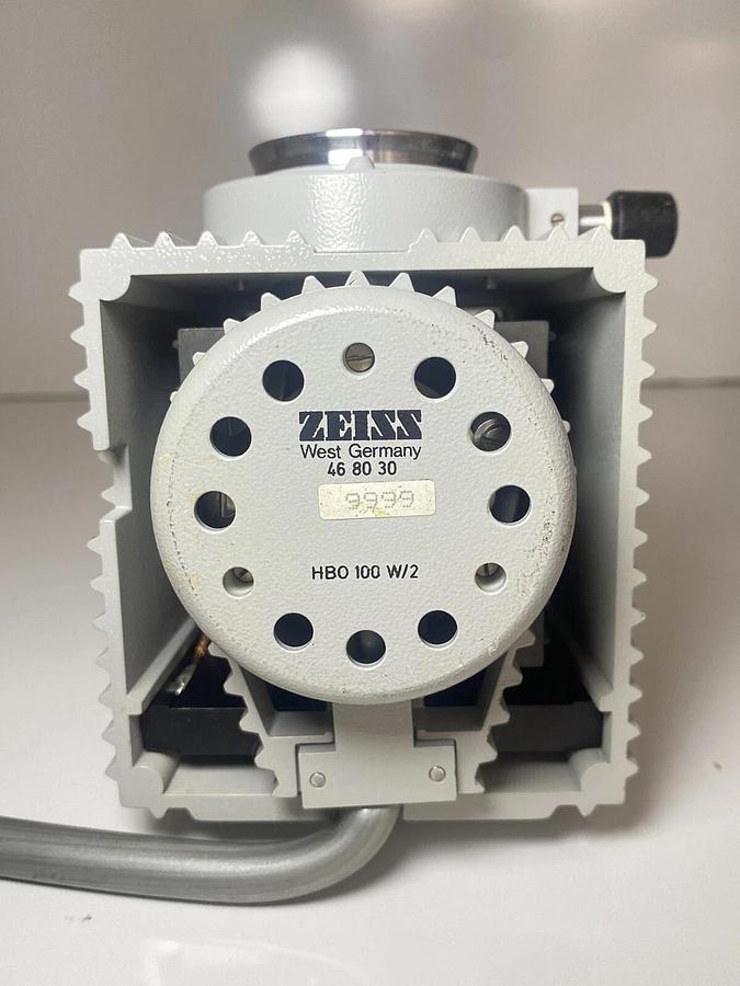 Used CARL ZEISS MICROSCOPE LIGHT SOURCE ILLUMINATOR 100 46 80 30-9999