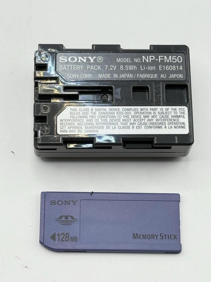 Used Sony Cyber-Shot DSC-F717 Compact Digital Still Camera w/ Charger + Battery + Bag