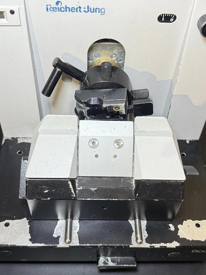 Used Reichert-Jung 2030 Rotary Microtome – Precision Laboratory Tissue Sectioning