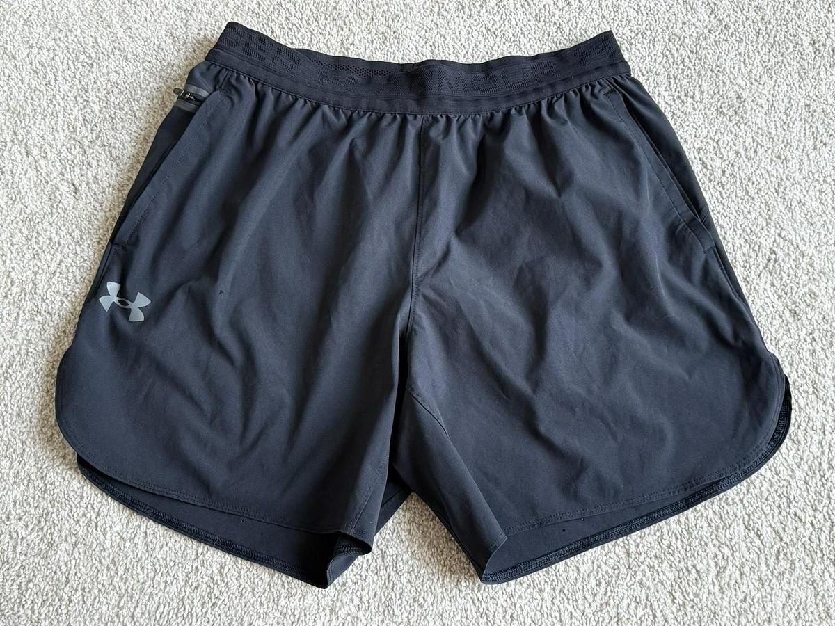 Used Men's Under Armour athletic shorts zip back pocket Size Large