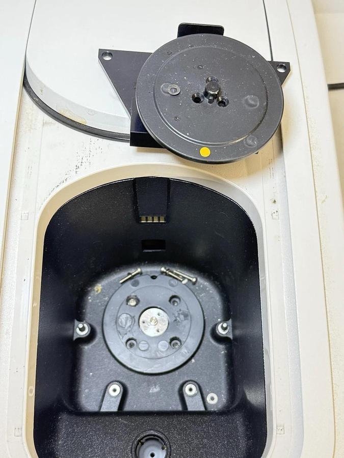 Used Beckman Coulter DU 730 Life Science UV/Vis Spectrophotometer PN A23616