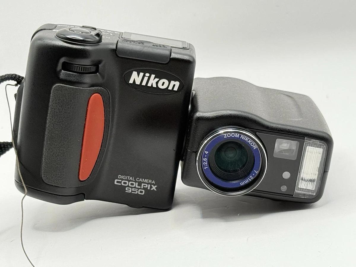 Used Nikon Coolpix 950 E950 Digital Camera with Case