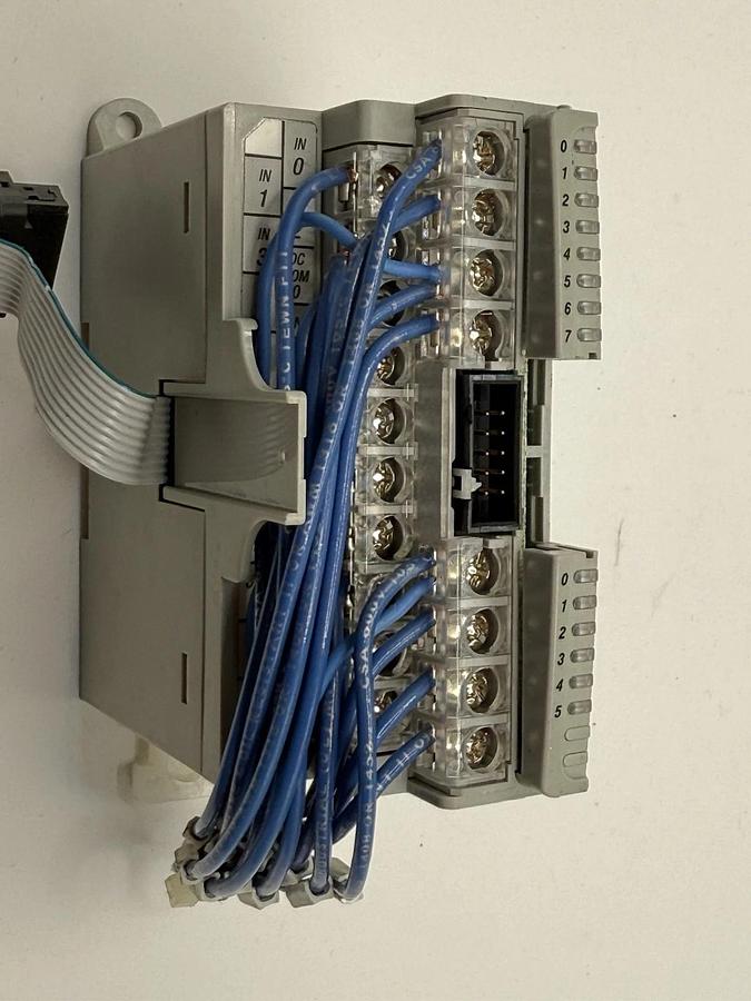 Used Allen Bradley AB MicroLogix 8-Point 24VDC Relay Output (Cat no: 1762-IQ8OW6)