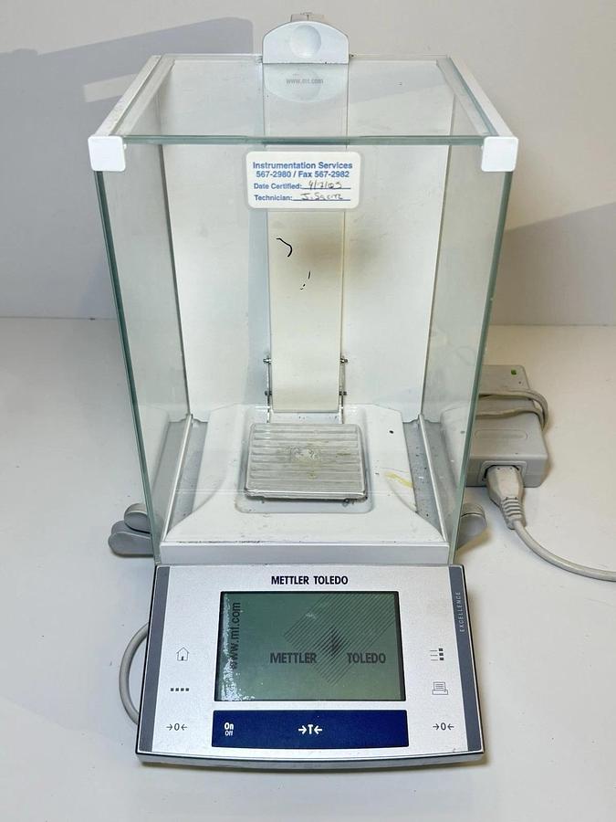 Used Mettler Toledo XS105DU DualRange Digital Analytical Balance Scale Laboratory