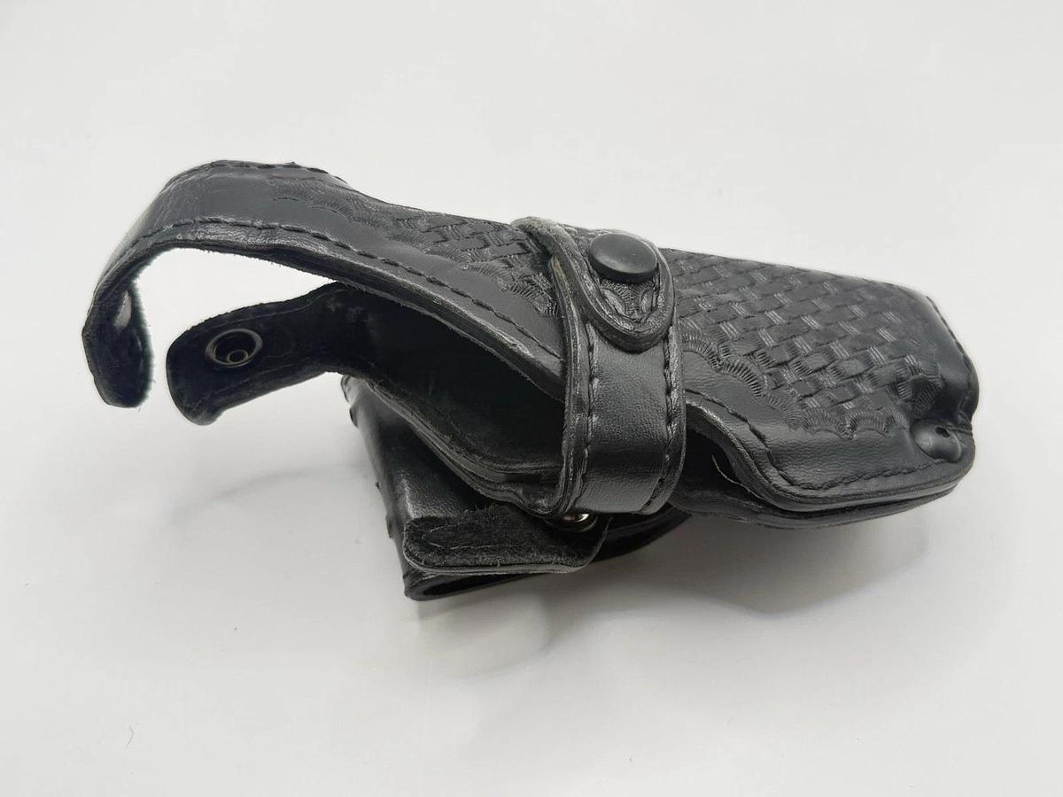 Used Safariland Black Leather Basket Weave Duty Holster Belt Loop RH Model: 070-83