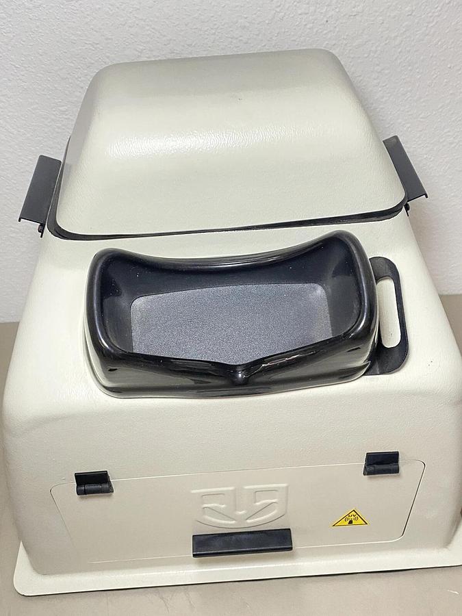 Used UVP DigiDoc-IT Gel Imaging System Darkroom 76-0311-01