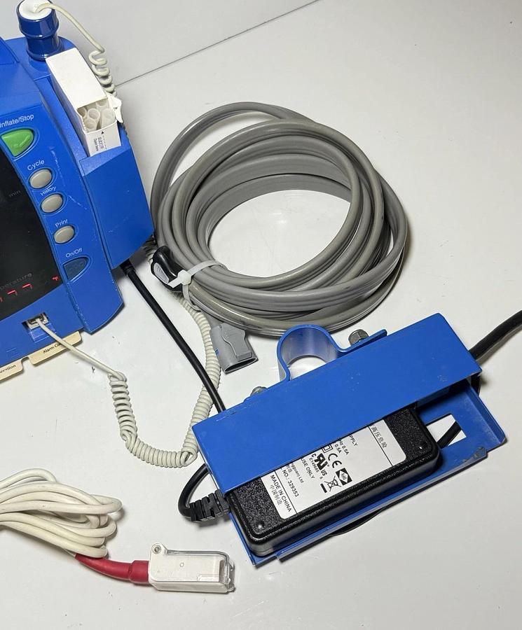 Used GE Procare Dinamap DPC400M-EN - Monitor w/ Accessories