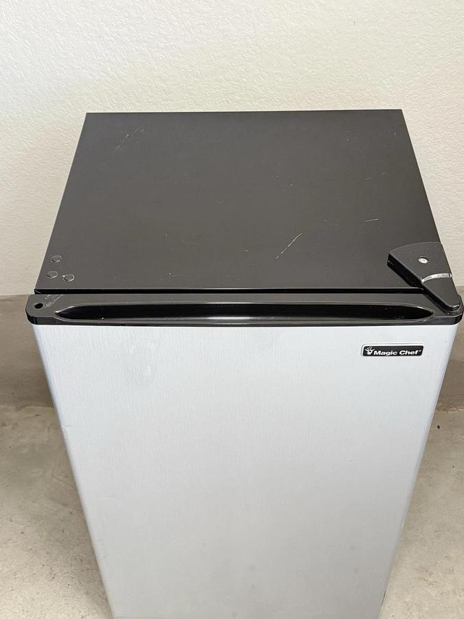 Used Magic Chef HMR330SE Mini Fridge Refrigerator with Freezer