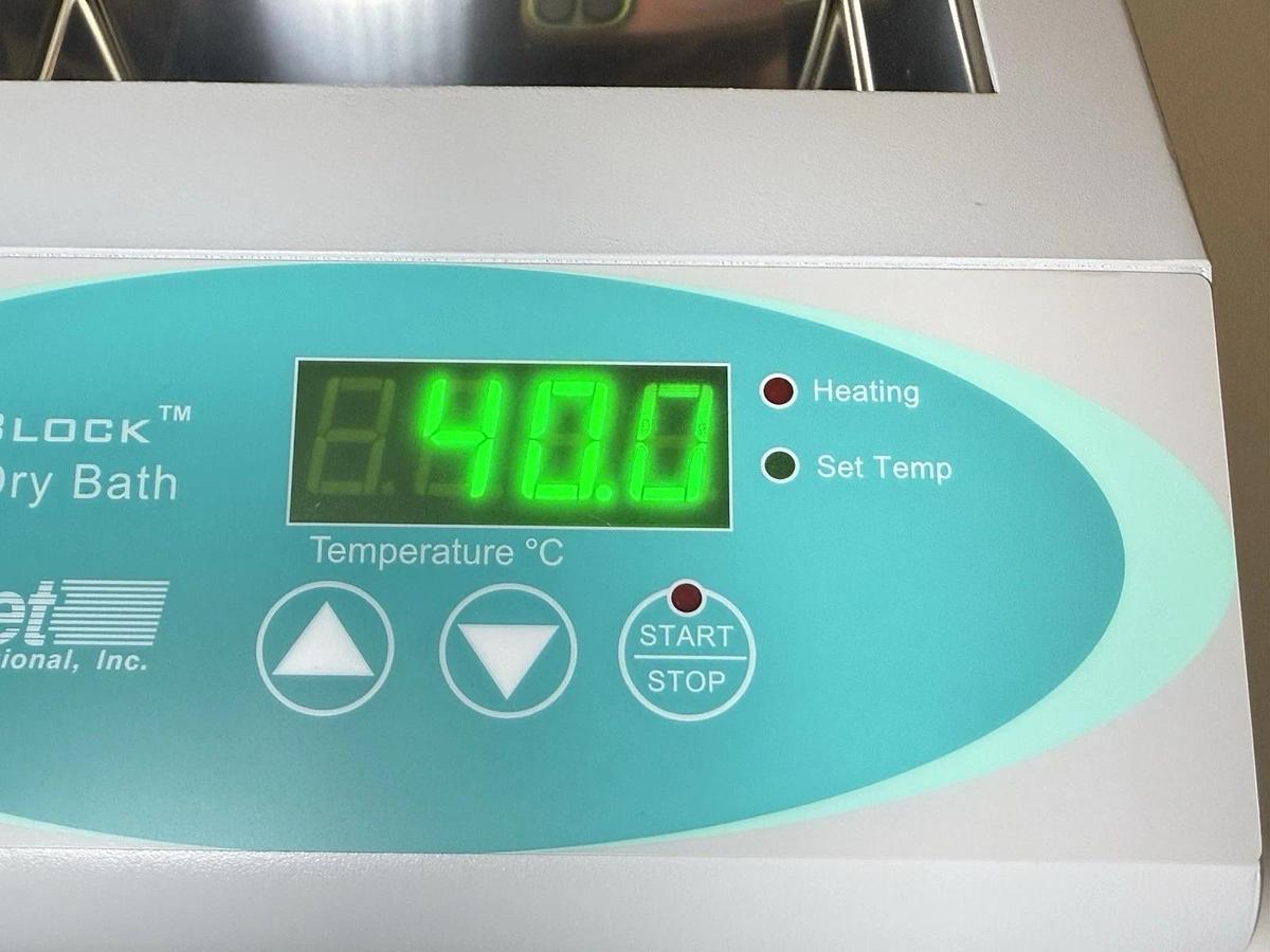 NEW Labnet D1200 AccuBlock Digital Dry Bath Heated Laboratory Device