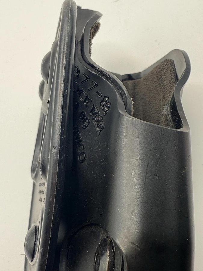 Used Safariland Glock Holster Right 6377-83 STX Plain Black Open top ALS Belt Loop
