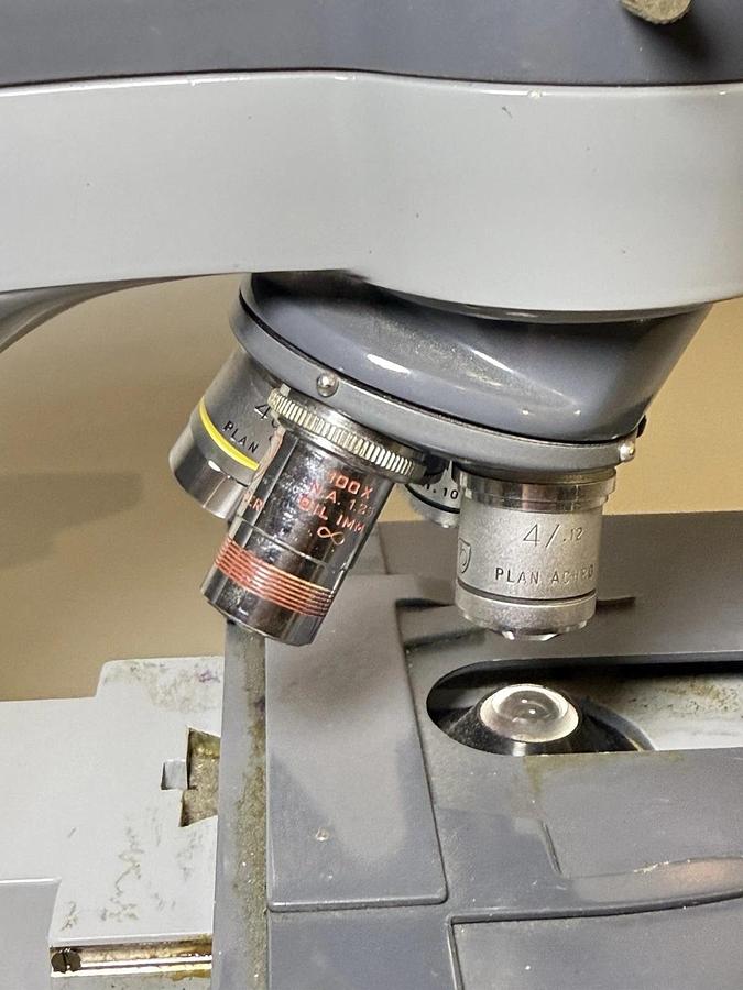 Used American Optical Spencer Microscope With 4 Objectives + Transformer