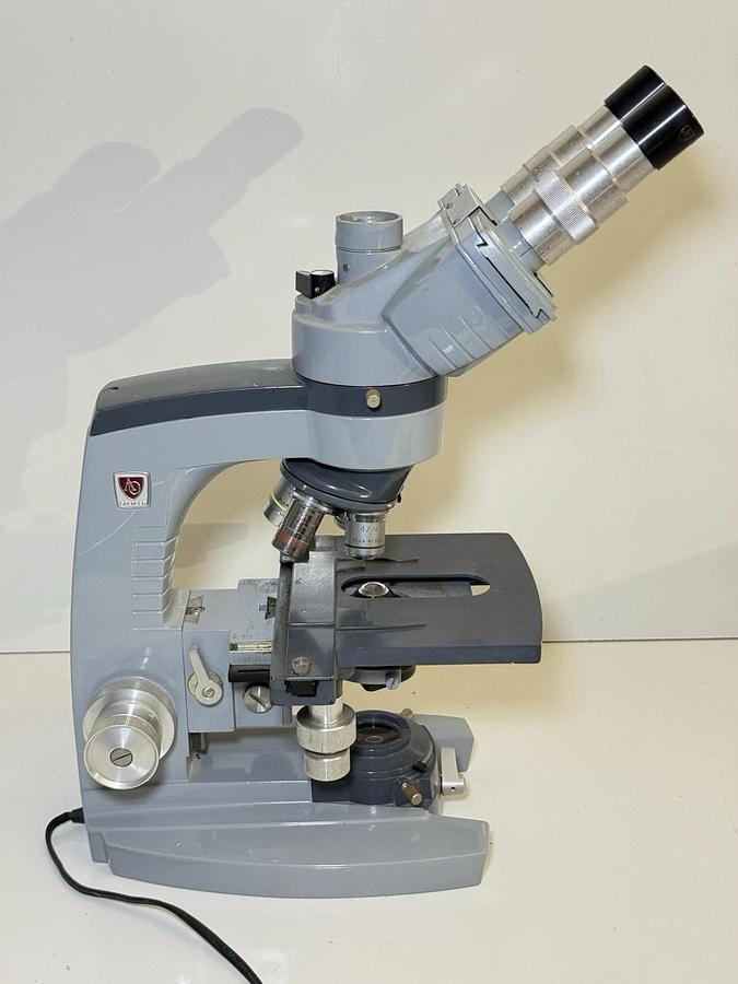 Used American Optical Spencer Microscope With 4 Objectives + Transformer