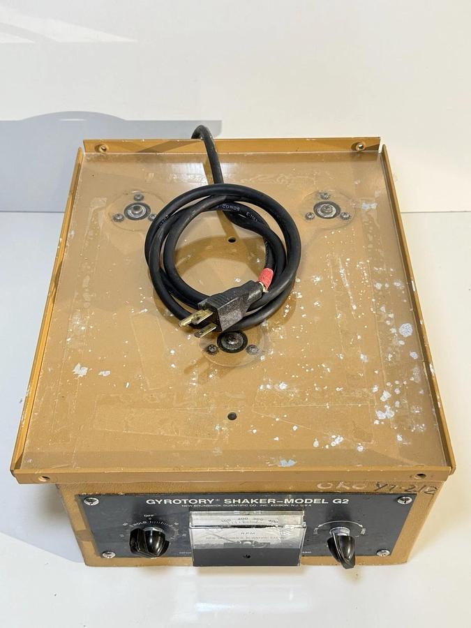 Used New Brunswick Scientific Laboratory Gyrotory Shaker Model: G2 (M1001-0000)