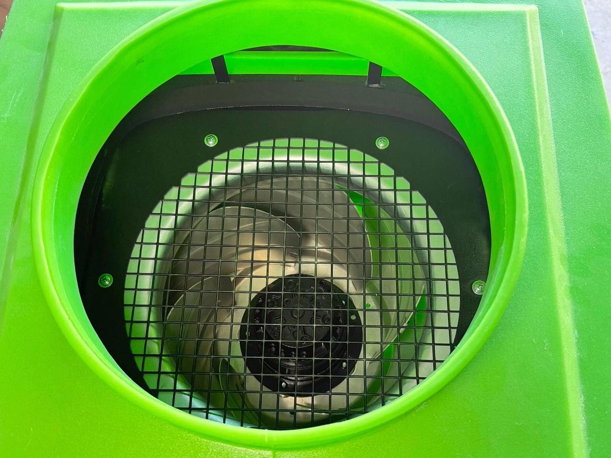 Used Servpro Nikro Industries Inc. PS1000 Hepa Filtered Air Scrubber Model 624