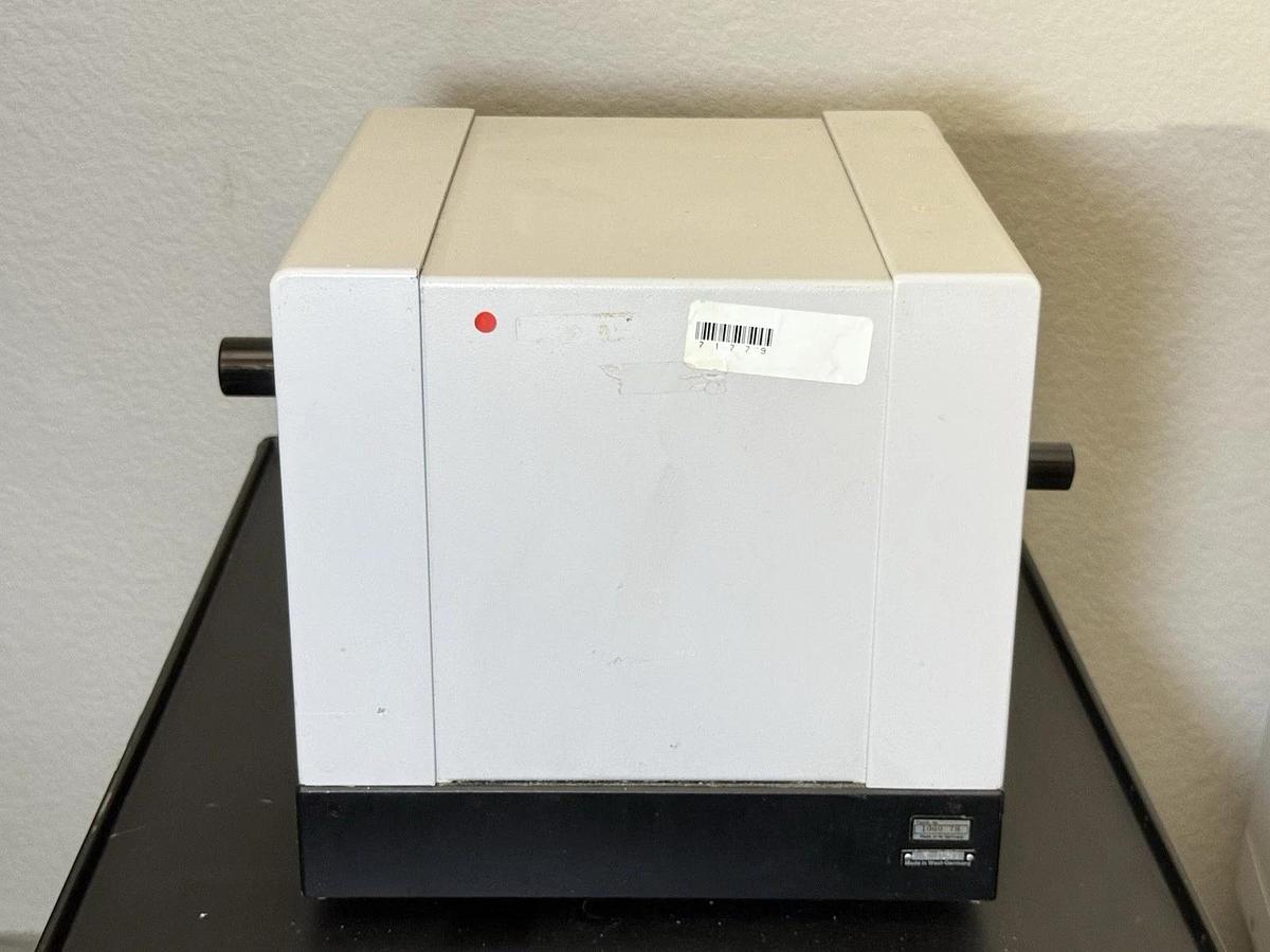Used Reichert-Jung 2030 Rotary Microtome – Precision Laboratory Tissue Sectioning