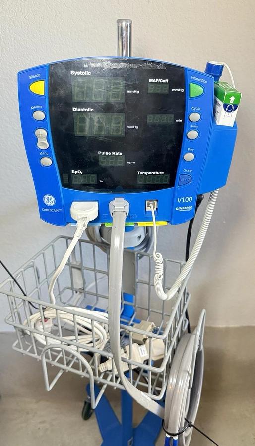 Used GE Dinamap Carescape V100 Patient Monitor NiBP Masimo Spo2 Temp w/ Stand Cart