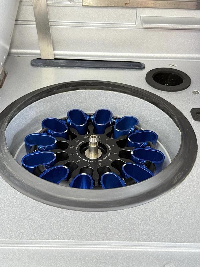 Used QIAGEN QIAcube Automated Nucleic Acid Purification and Extraction System + Dell