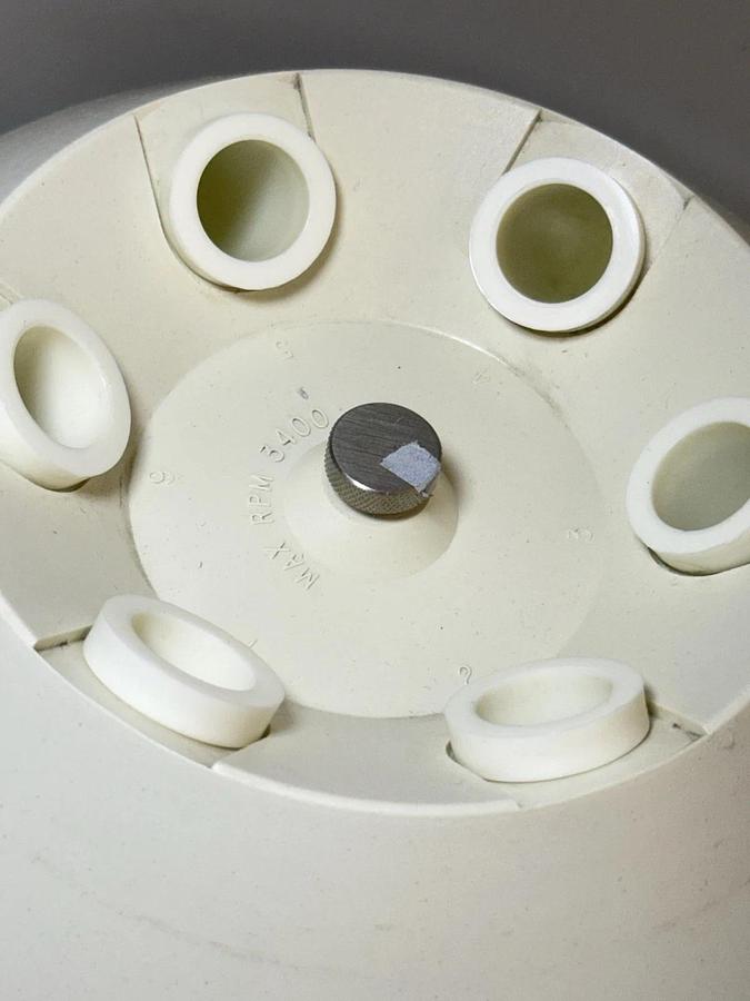 Used Fisher Scientific Centrific Centrifuge with Rotor 6 Test tubes - Model: 228