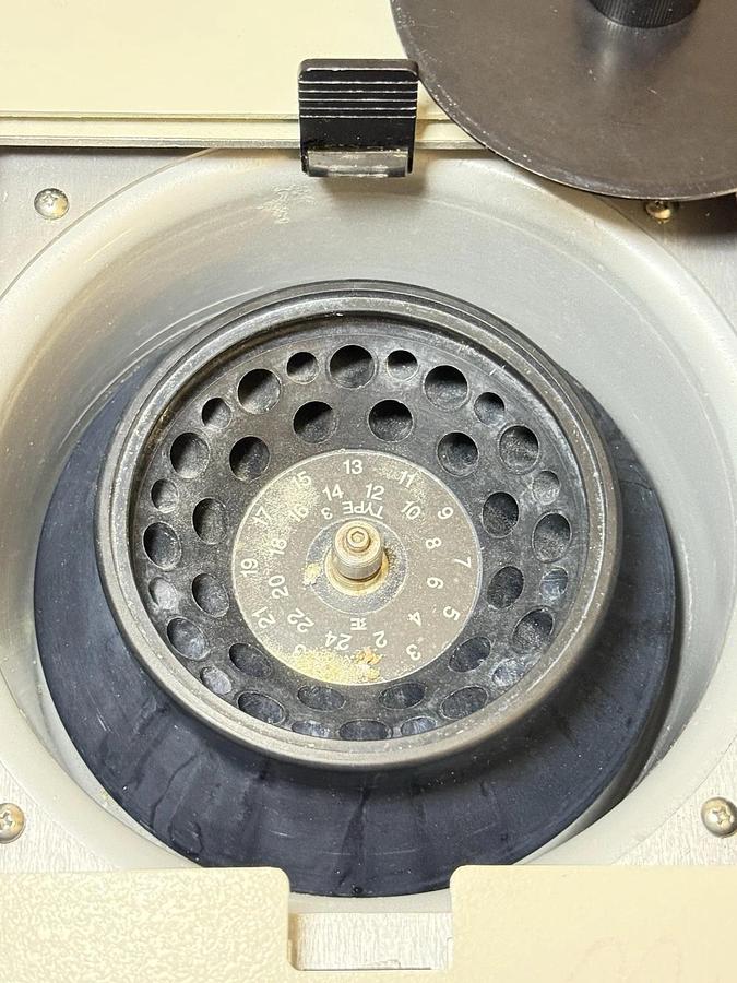 Used Taylor Scientific Equipment 1624VS-3 Centrifuge (4822331) w/24-Place Rotor + lid