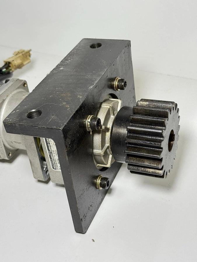 Used Mitsubishi Electric - HC-MFS43B AC Servo Motor + VRSF-S9C-400-T3 Able Reducer