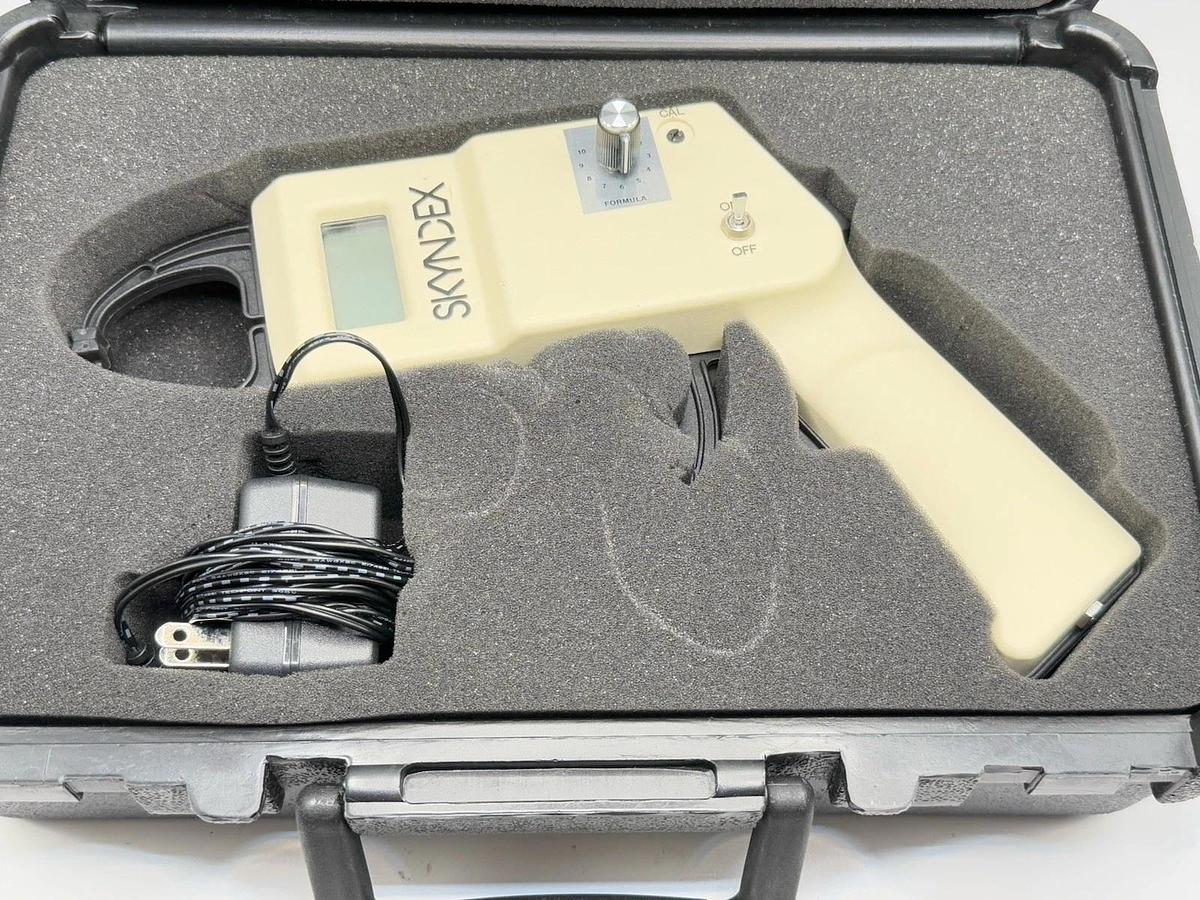 Used Skyndex Professional Body Fat Electric Caliper with Case & Power cord