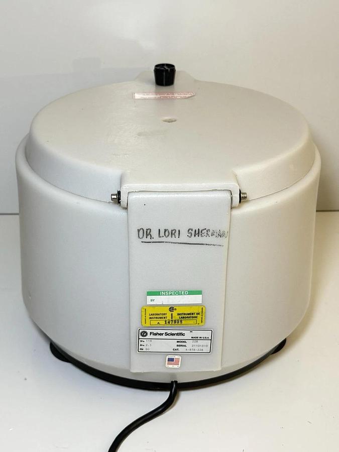 Used Fisher Scientific Centrific Centrifuge with Rotor 6 Test tubes - Model: 228
