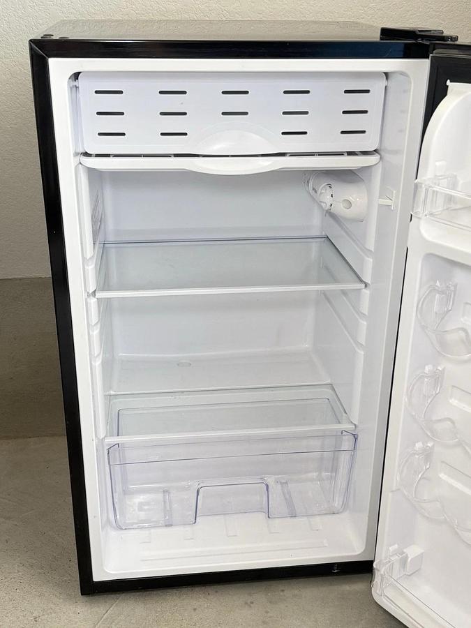 Used Magic Chef HMR330SE Mini Fridge Refrigerator with Freezer