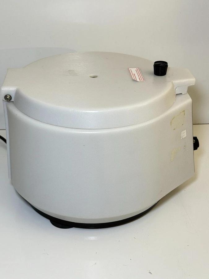 Used Fisher Scientific Centrific Centrifuge with Rotor 6 Test tubes - Model: 228