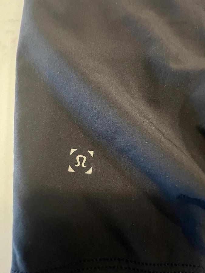 Used LULULEMON MENS sz XL BLACK SHORTS CA 35801 9” Inseam