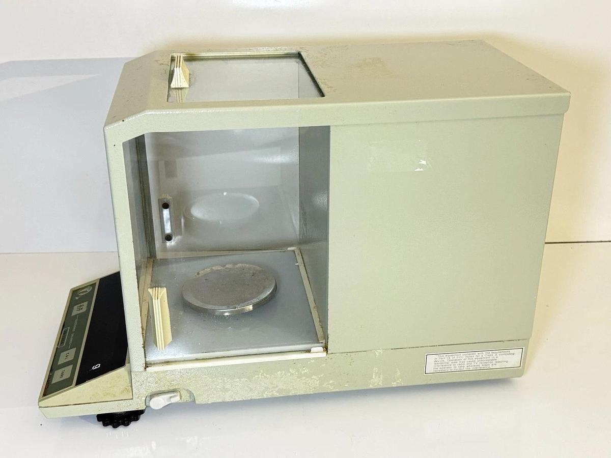 Used A&D Company  ER-120A   Electronic Balance Analytical Balance  max 120 gr d-0.1mg
