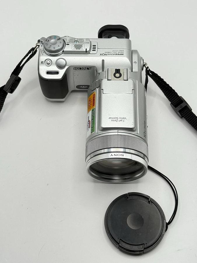 Used Sony Cyber-Shot DSC-F717 Compact Digital Still Camera w/ Charger + Battery + Bag