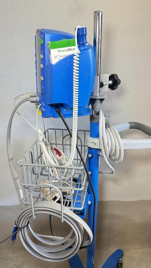 Used GE Dinamap Carescape V100 Patient Monitor NiBP Masimo Spo2 Temp w/ Stand Cart