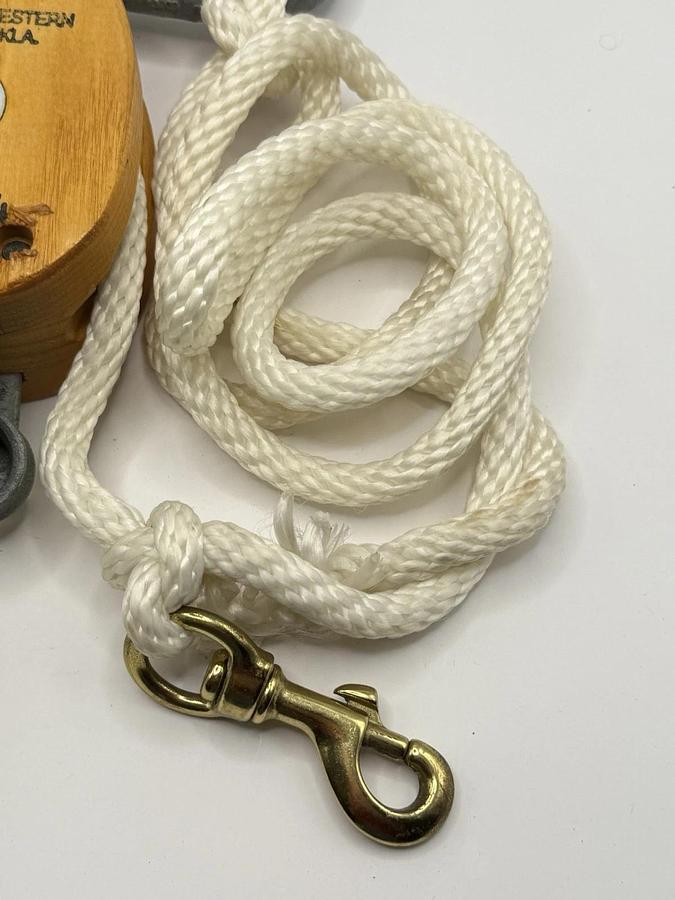 MCKISSICK CROSBY- Western Wood Block Pulley 21-4 with rope