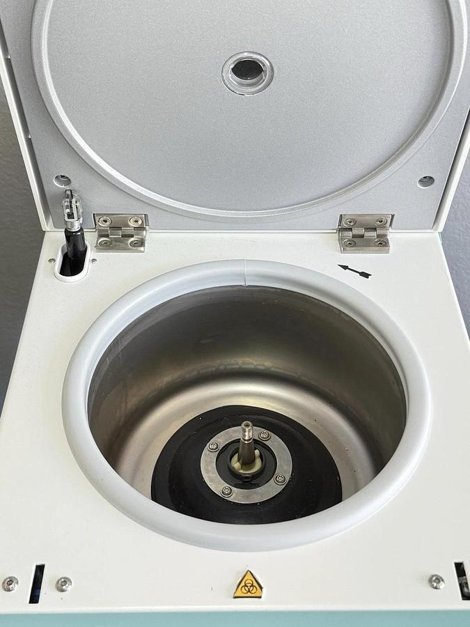 Used Hettich Zentrifugen MIKRO 200R Refrigerated Centrifuge