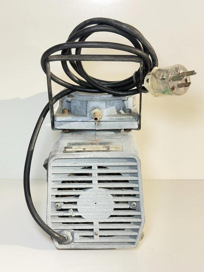 Used GAST Vacuum Pump DOL-122A-AA 115V 4A 60Hz