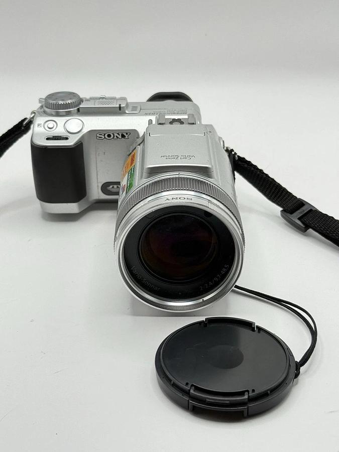 Used Sony Cyber-Shot DSC-F717 Compact Digital Still Camera w/ Charger + Battery + Bag