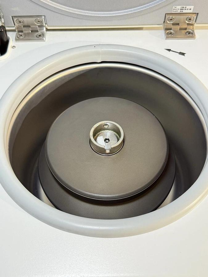 Used Hettich Zentrifugen MIKRO 220 Laboratory Benchtop Centrifuge 2200-01