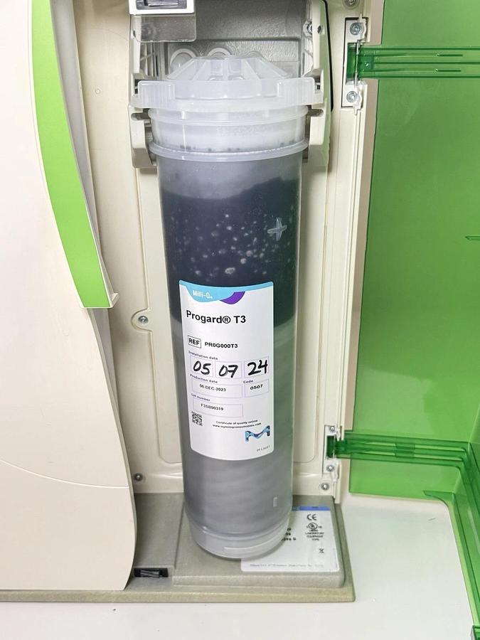 Used Millipore Milli-Q Direct 8 Water Purification System ZROQ00800