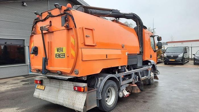 Gebruikt 2007 DAF LF55 + Johnston Beam VS650