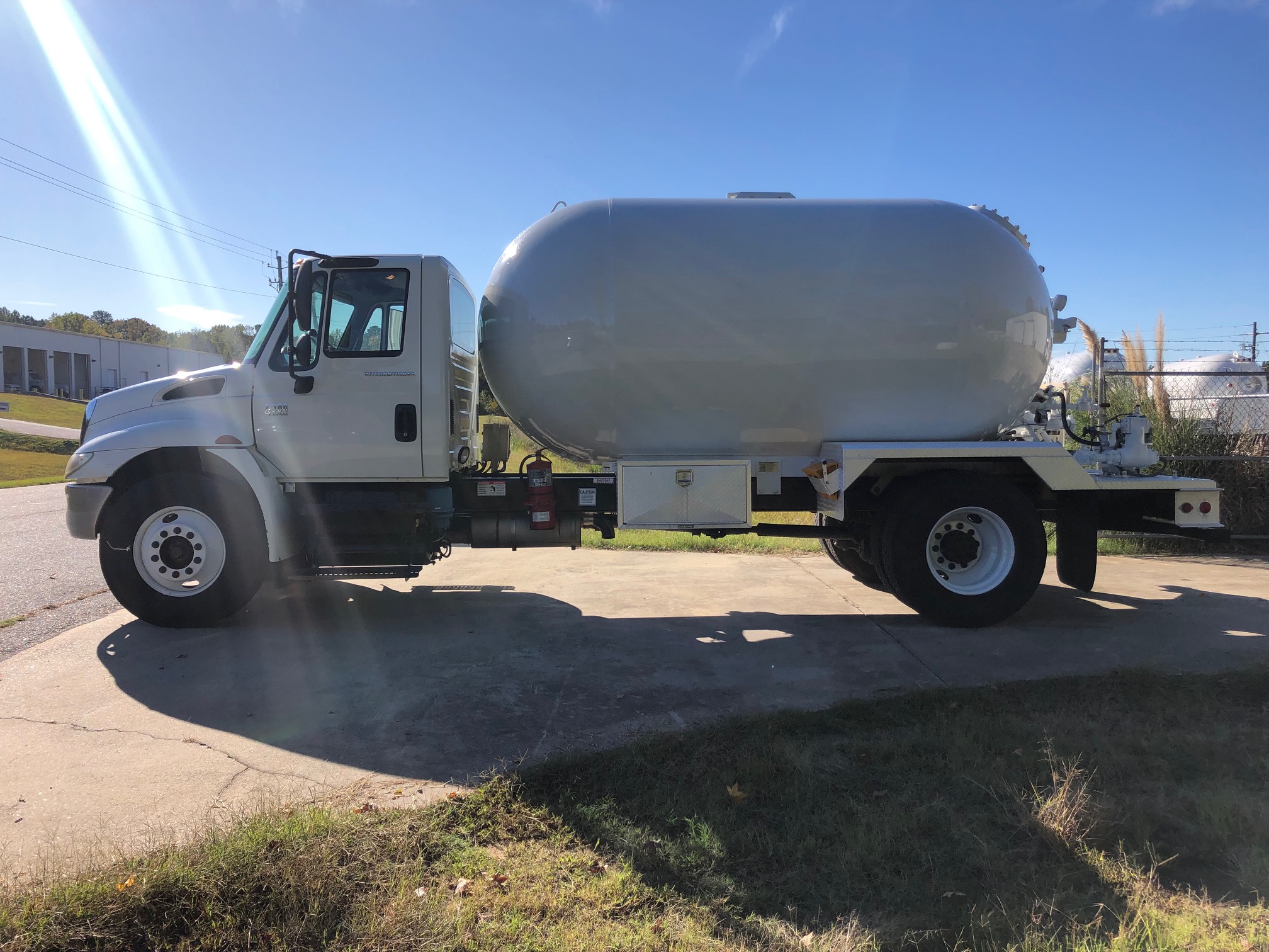 2007 INTERNATIONAL 4300 LPG TANK TRUCK