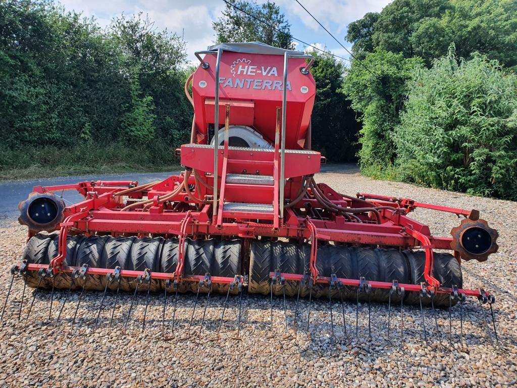 Used He-Va Fanterra 4m Disc Drill