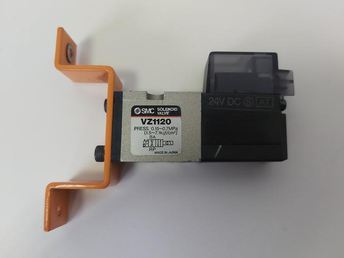 Gebraucht 4 Stück Pneumatik Magnetventil, 2x VZ1120 + 2 x EVZ110, SMC gebraucht