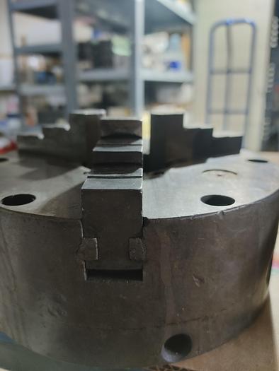 Used BUCK TOOL COMPANY 8 INCH 3 JAW SCROLL CHUCK (108)