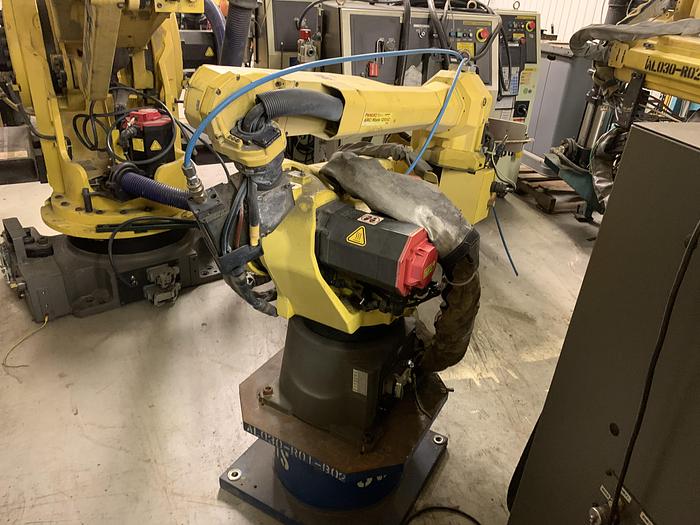 Used FANUC ARCMATE 120iC/10L 6 AXIS CNC MIG WELDING ROBOT WITH R30iA CONTROLLER