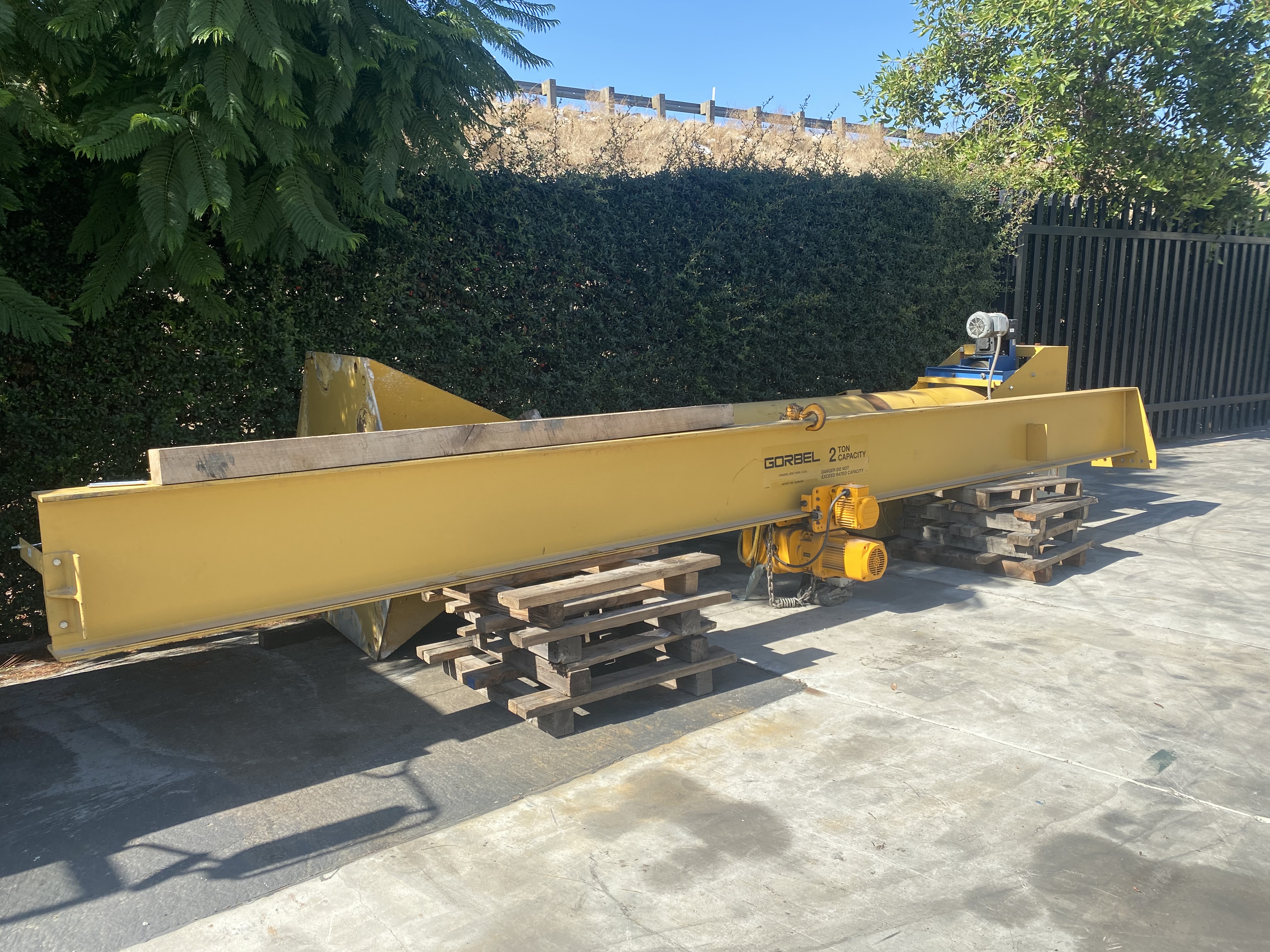 Used Gorbel 2 Ton Jib Crane 17' Hub 22' Arm Powered Swivel #6008