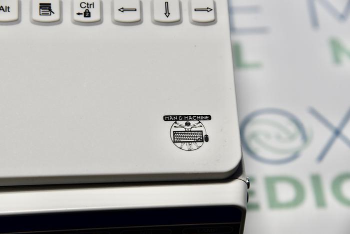 Used OLYMPUS CV-170 VIDEO PROCESSOR AND MAN & MACHINE MEDICAL KEYBOARD