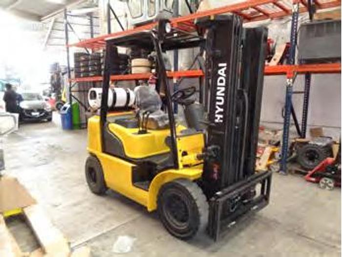 Usado Montacargas a Gas Hyundai modelo 25G-7M