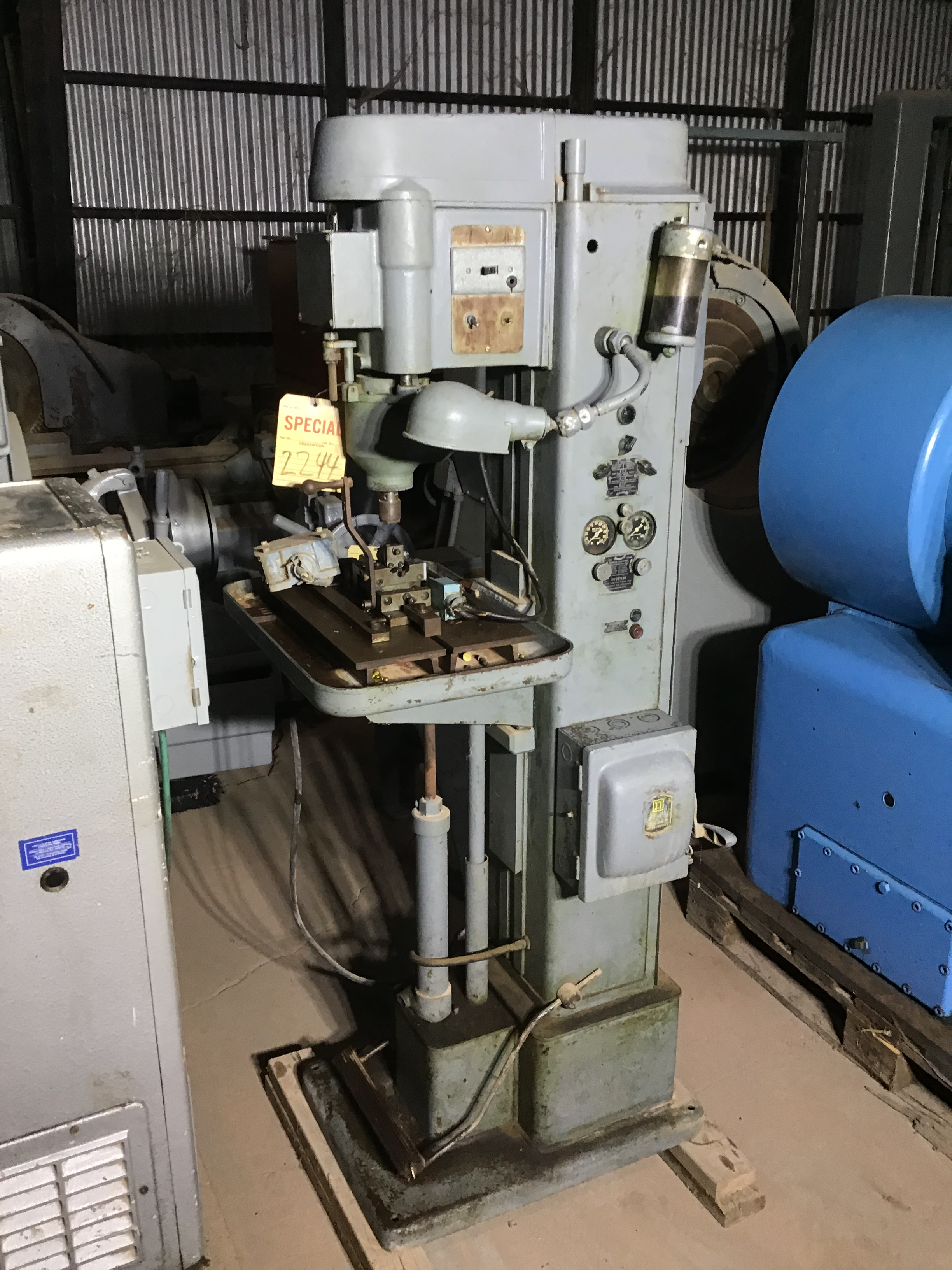 Used Snow Model 2-UT Tapping Machine; Floor Model; S/N 12414