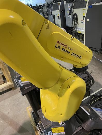 Used 2017 FANUC FANUC LR MATE 200ID 6 AXIS ROBOT WITH R30iB MATE