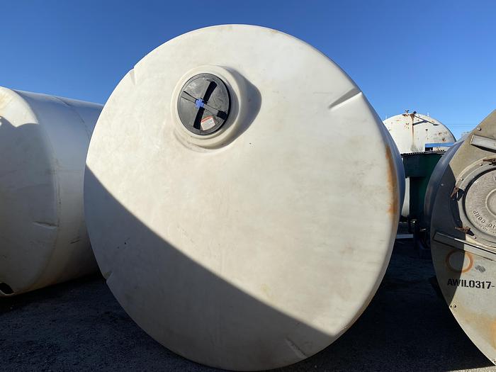 Used Used R3 7800 gallon vertical poly tank